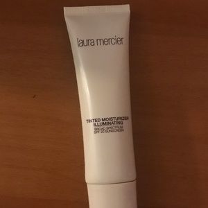 Laura Mercia illuminating tinted moisturizer